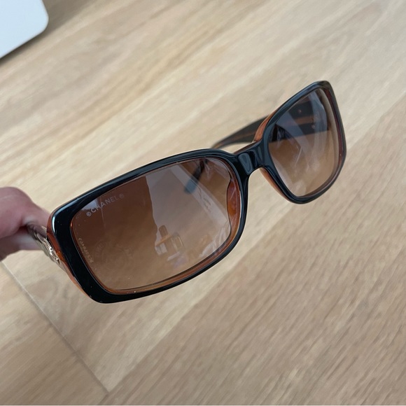 Chanel Brown Gradient Sunglasses with Case - Picture 2 of 9
